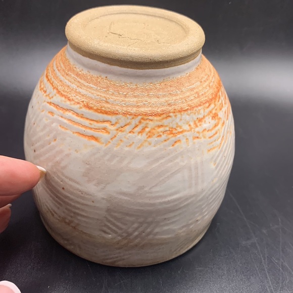Pottery Studio Signed Small Pot - Picture 6 of 6